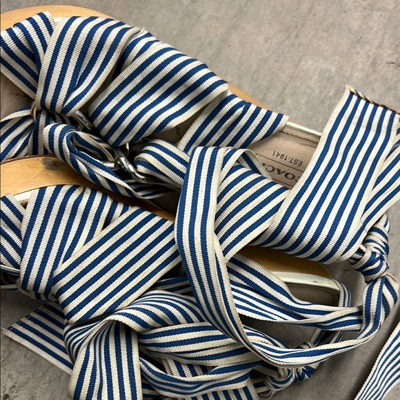 Beautiful Coach Navy and White Striped Sandals size 8.5 B - Picture 8 of 10